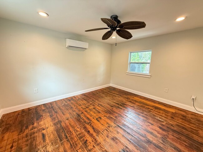 Building Photo - 1 Bedroom 1 Bathroom with WD