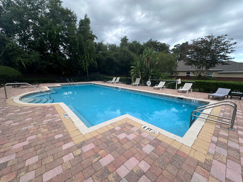 Building Photo - 1421 Pine Oak Trail