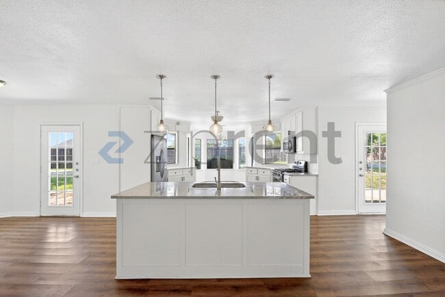 Building Photo - 3901 High Rd