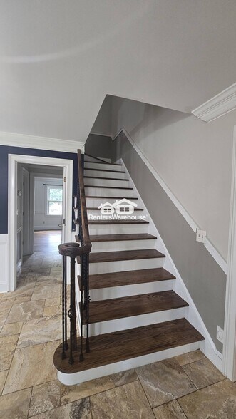 Building Photo - 165 Oak Hill Cir