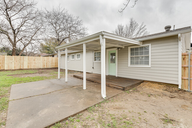 Building Photo - 701 Driftwood Trail