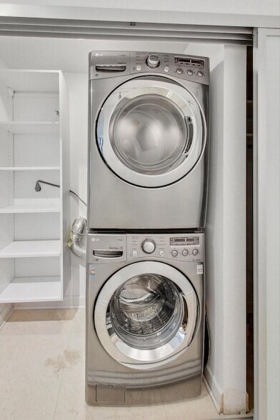 Building Photo - 2 E Erie St