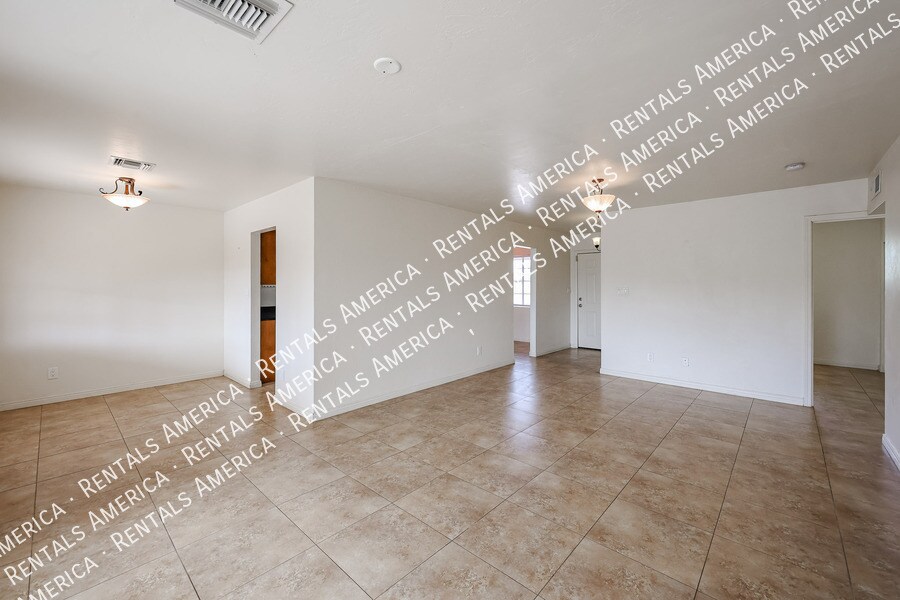 Building Photo - 3432 N 23rd Ave