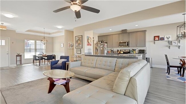 Building Photo - 170 Whitaker Way N