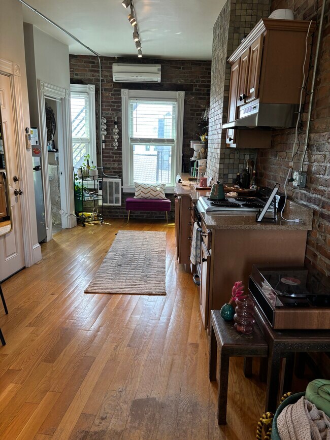 Building Photo - 56 Snow Hill St