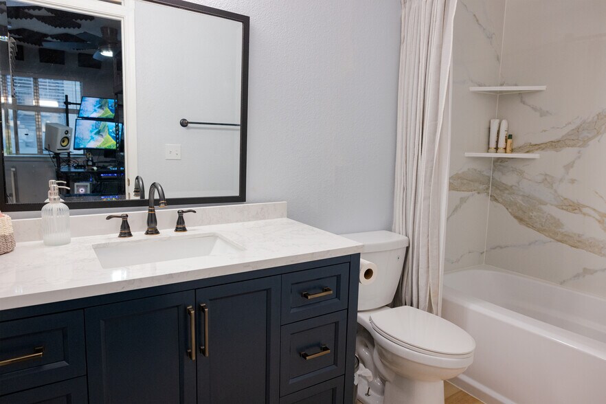 Bathroom 2 - 1385 W University Ave
