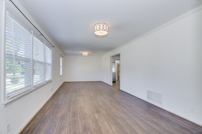 Building Photo - Southern Charm Brick Ranch Home