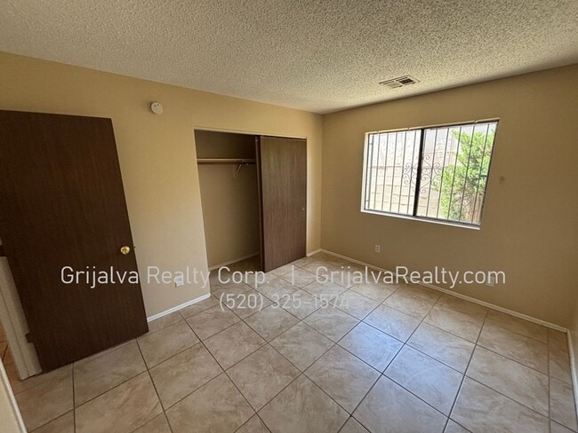 Building Photo - 3 Bedroom, 2 Bath Midvale House for Rent  (Valencia/Midvale)