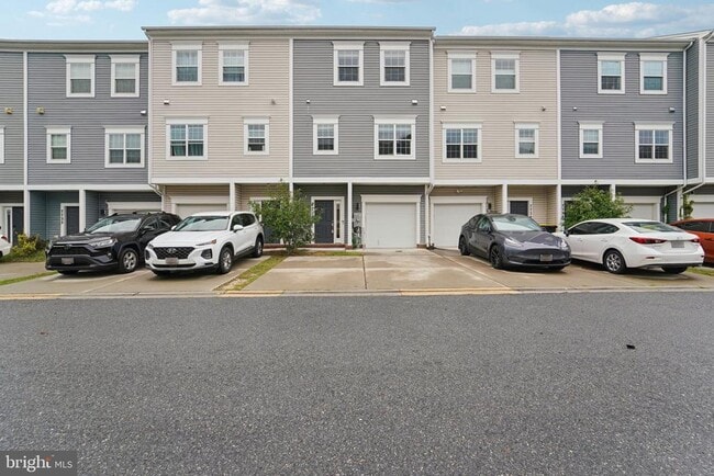 Building Photo - 7728 Lexington Ct