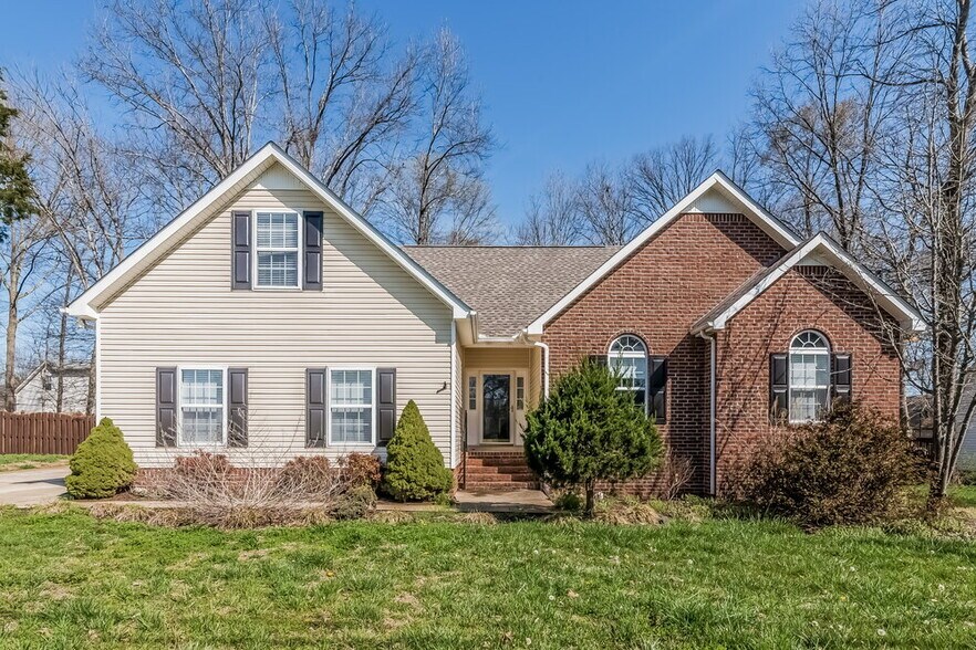 Primary Photo - 318 Gatewood Dr