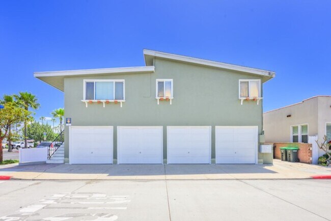 Building Photo - 1727 W Balboa Blvd