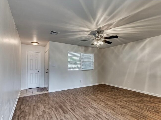 Building Photo - 1218 E Boyd St