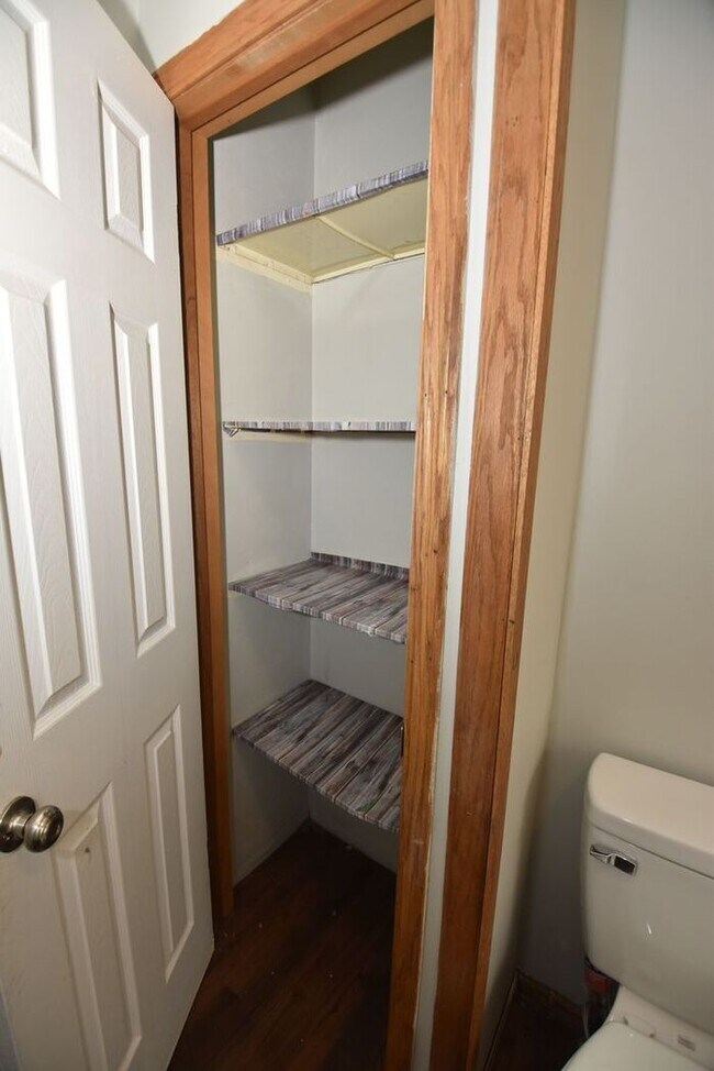Building Photo - Mishawaka 3 bedroom ranch with large family room and fenced yard