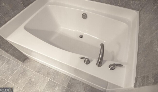 Building Photo - 2006 Wheylon CT