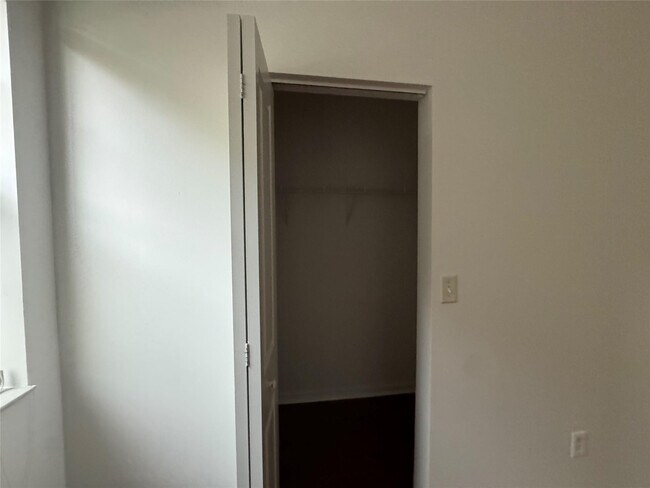 Building Photo - 5800 W Sample Rd