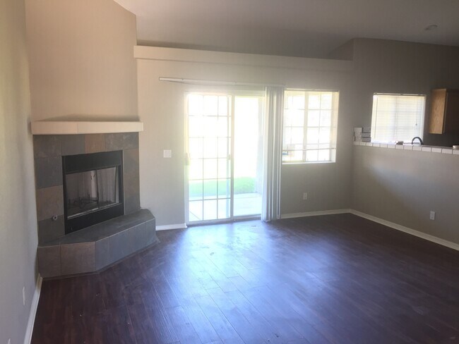 Building Photo - Beautiful Home on Green Belt in Palo Verde Meadows