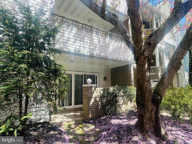 Building Photo - 7715 Lafayette Forest Dr