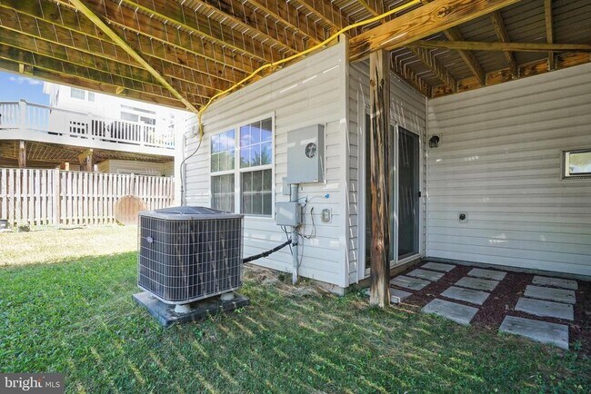 Building Photo - 41685 St Albans Terrace