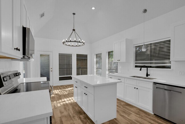 Building Photo - 12411 Exbury Ct
