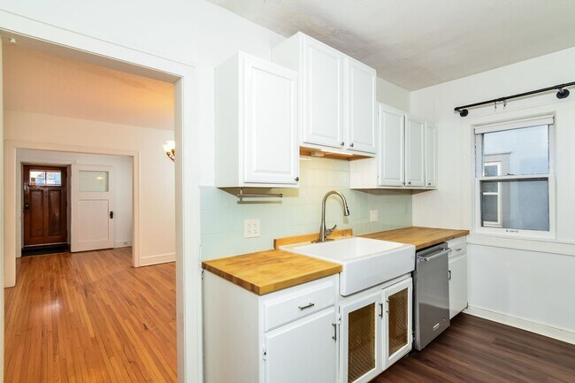 Building Photo - 1067-1069 Saint Clair Avenue