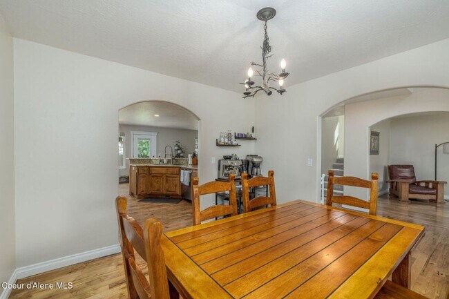 Building Photo - Beautiful home in Broadmore Estates