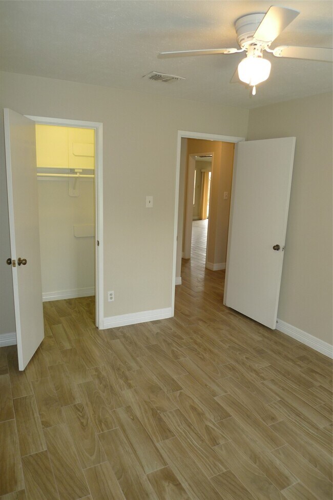 Building Photo - 14223 Whitecross Dr