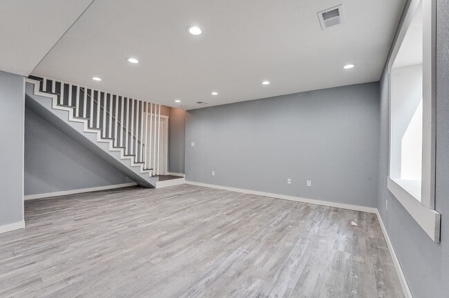 Building Photo - Beautiful 4 bed 3.5 Bath House in NE Fort Collins!