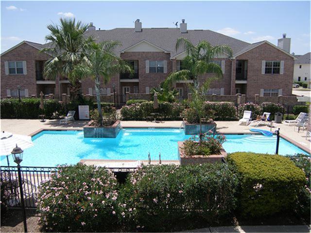 Building Photo - 2865 Westhollow Dr