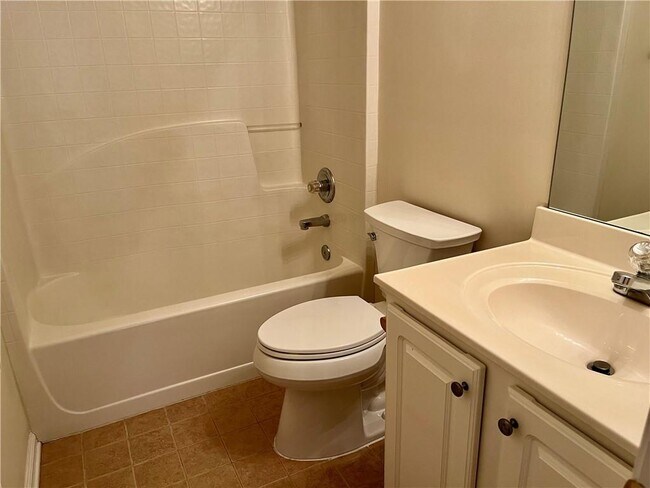 Building Photo - 283 Grand Ashbury Ln