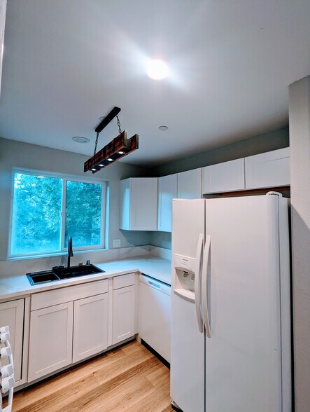 Building Photo - 134 Pine Ridge Rd