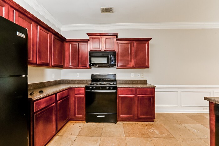 Building Photo - 1630 Yukon Ct