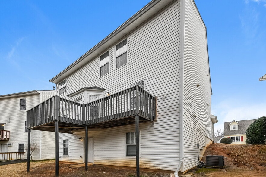 Building Photo - 425 Village Bluff Dr