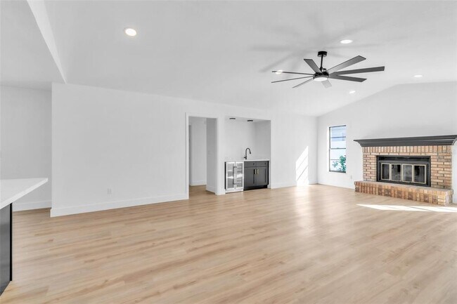 Building Photo - 1110 Woodcrest Ave