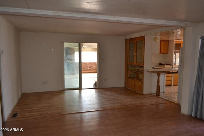 Building Photo - 731 S 85th St