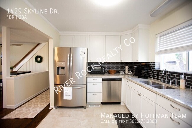 Building Photo - 1429 Skyline Dr