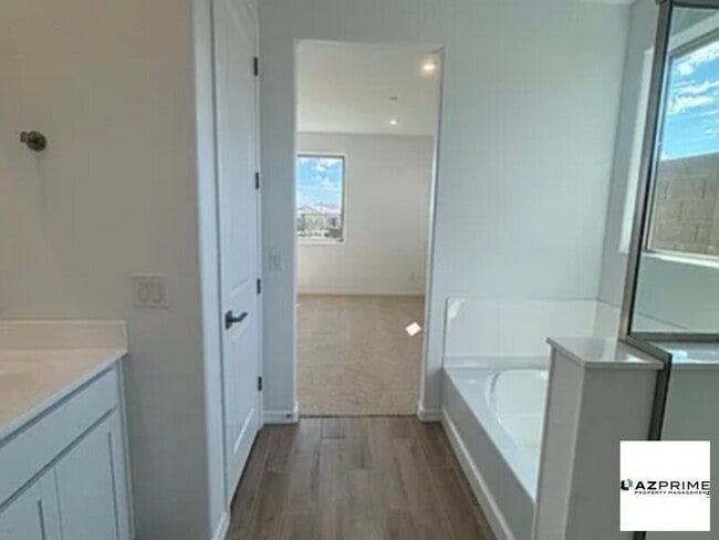 Building Photo - Family Home