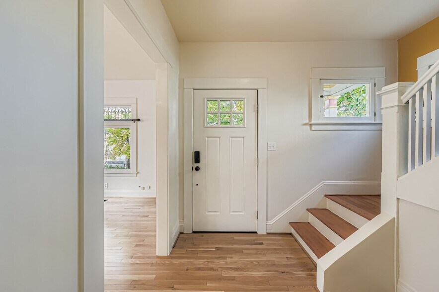 Foyer - 4904 NE 16th Ave