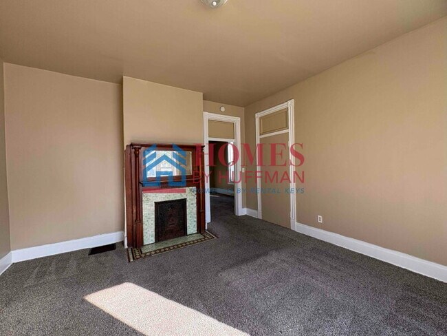 Building Photo - Three Bedroom House | Move in Ready