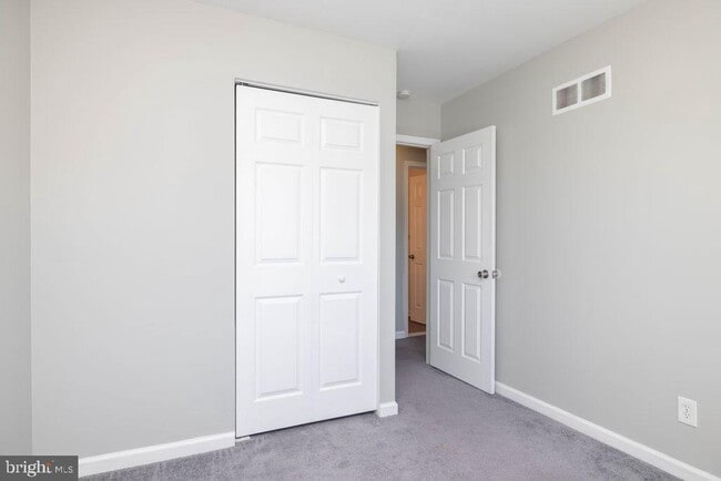 Building Photo - 3206 Emerald Pl