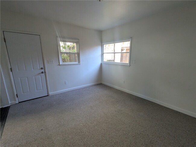 Building Photo - 233 Flower St