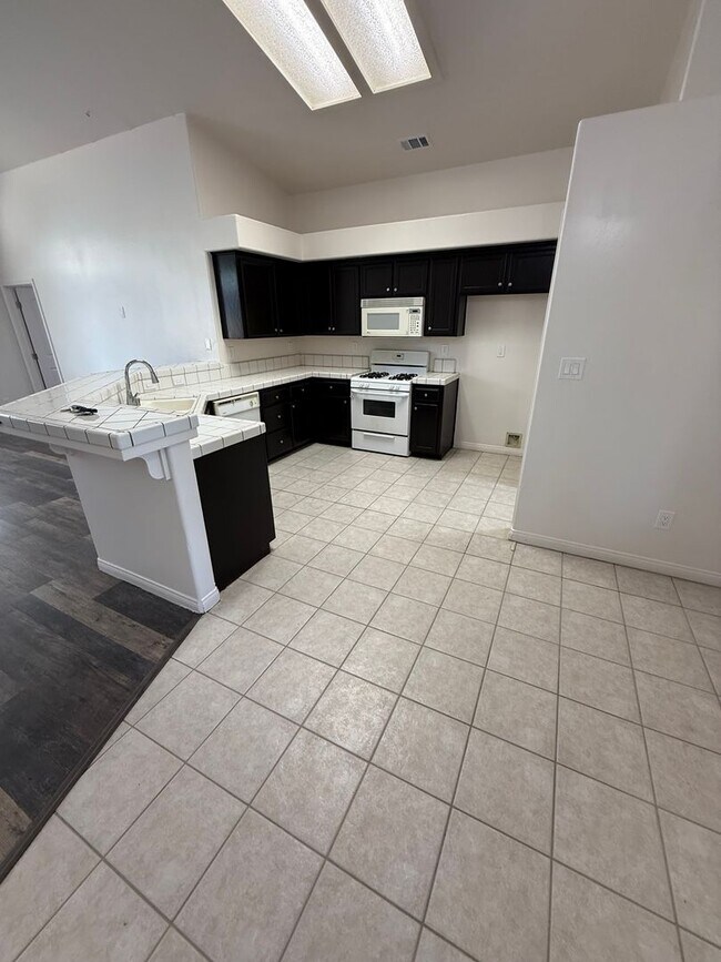 Building Photo - 10109 Bay Colony Dr