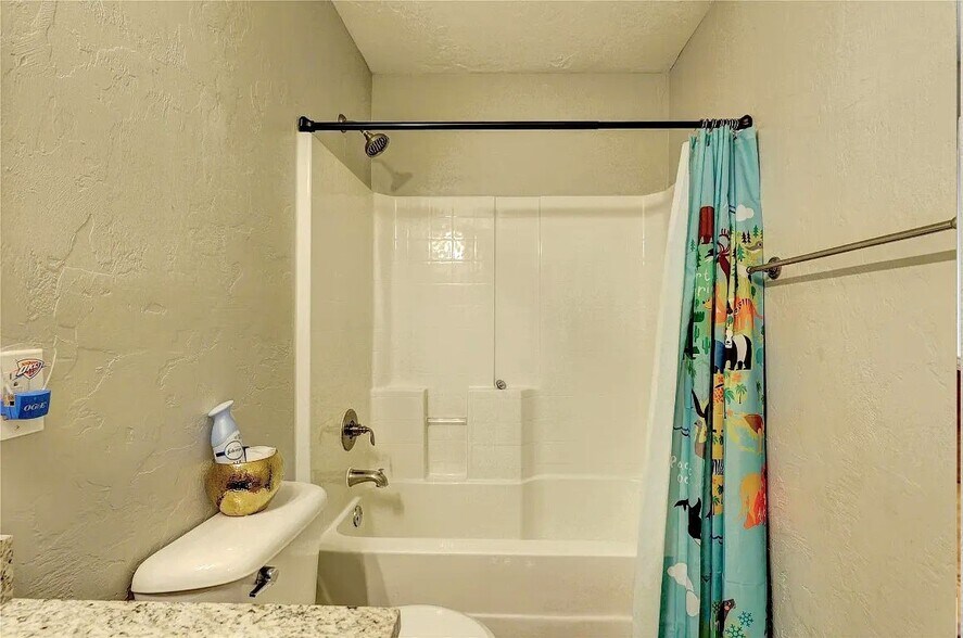 Building Photo - 2404 Deer Chase Dr