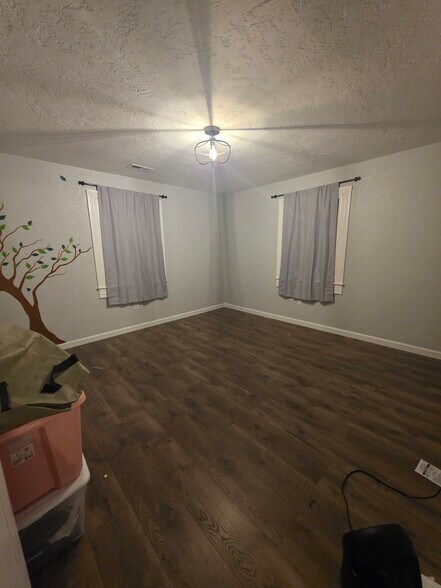 Building Photo - 215 Wellons St