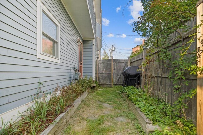 Building Photo - 48 E St