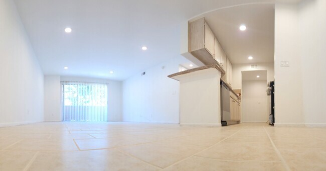 Building Photo - 11020 Hesby St