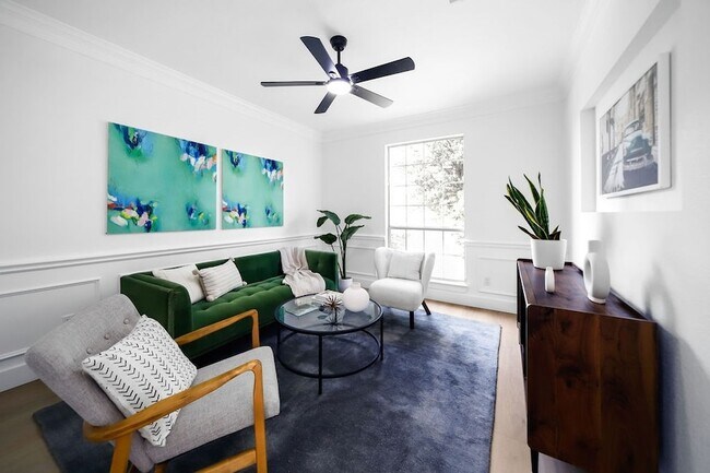 Building Photo - 7505 Larchmont Dr