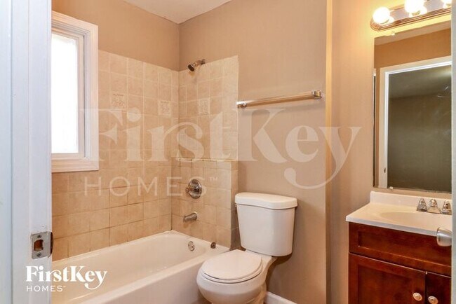 Building Photo - 3015 Kingsley Dr