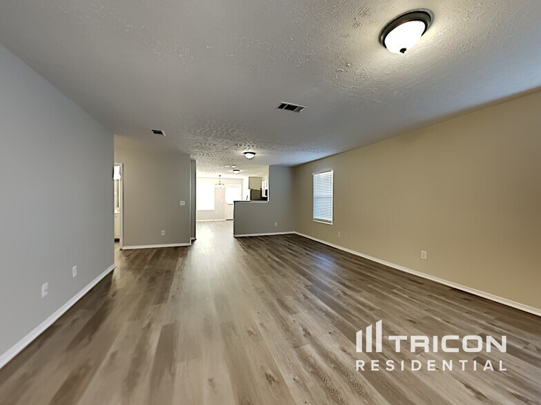 Building Photo - 1302 Kaiser Dr