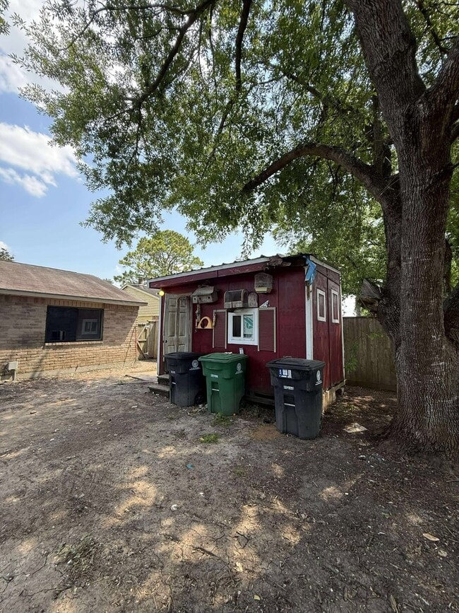 Building Photo - 16210 Lazy Ridge Rd