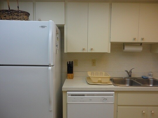 Building Photo - Nokomis/Osprey Area -- Close to beautiful ...